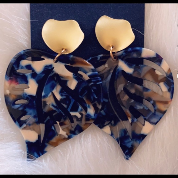 Women’s Fashion Earrings - Picture 1 of 1